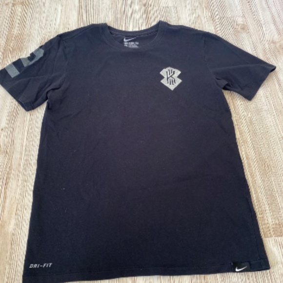 Men's nike bundle tshirt bundle, size small and medium graphic t-shirts - Picture 4 of 8